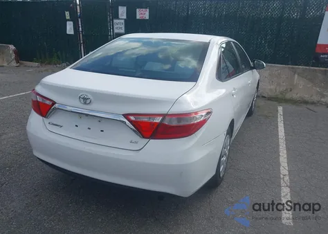 2017 Toyota Camry Le z USA, uszkodzony, nr VIN 4T1BF1FK0HU268567